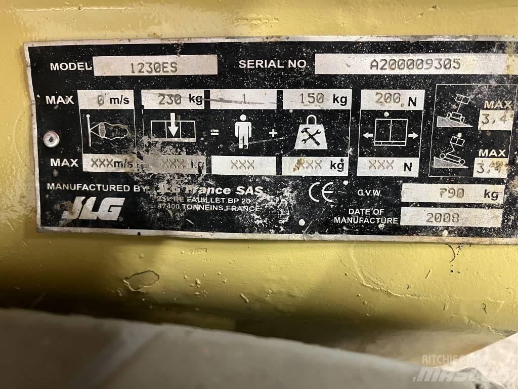 JLG 1230 ES Saksilavat