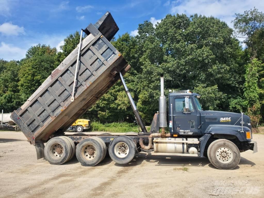 Mack CL713 Sora- ja kippiautot