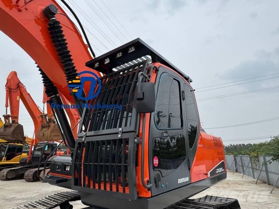 Doosan DX 225 LCA Telakaivukoneet