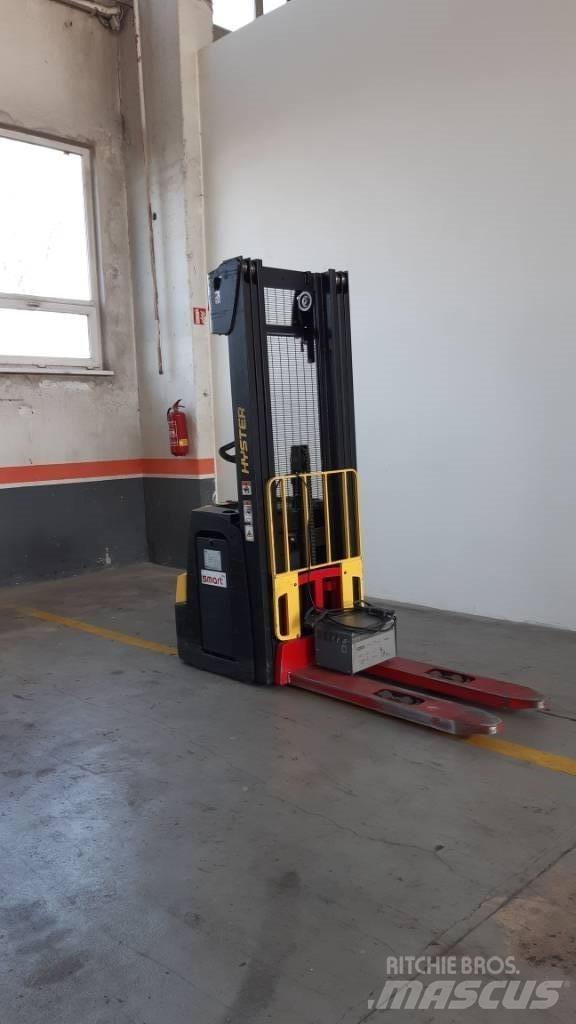 Hyster S1.6 Käyden ajettavat pinoamistrukit