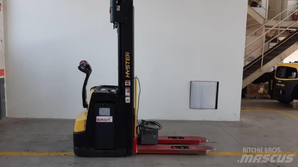 Hyster S1.6 Käyden ajettavat pinoamistrukit