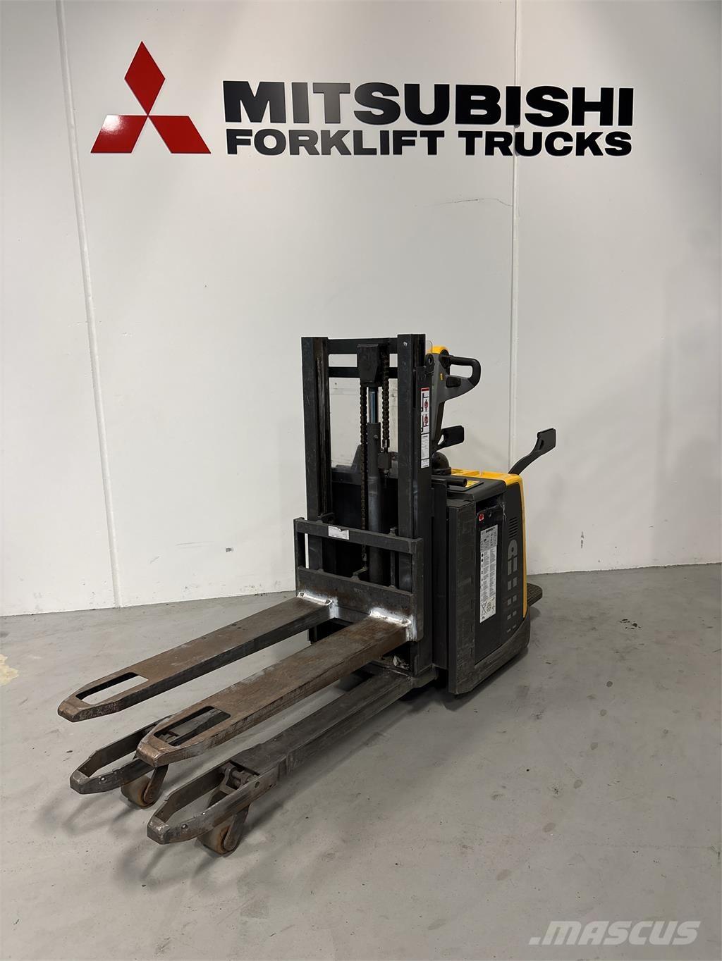 Atlet PDP200 Ajettavat pinoamisvaunut