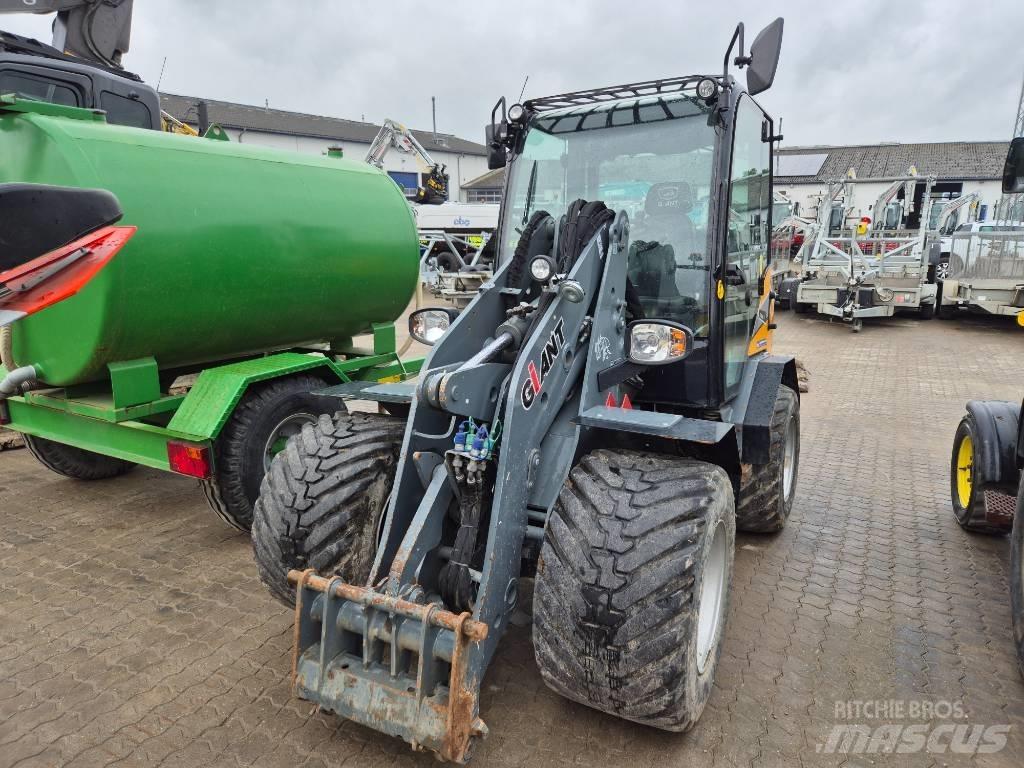 GiANT G3500 Pienkuormaajat