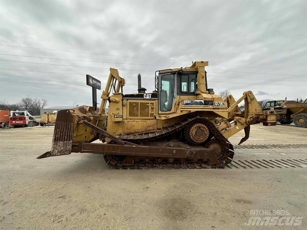 CAT D7R Telaketjupuskutraktorit