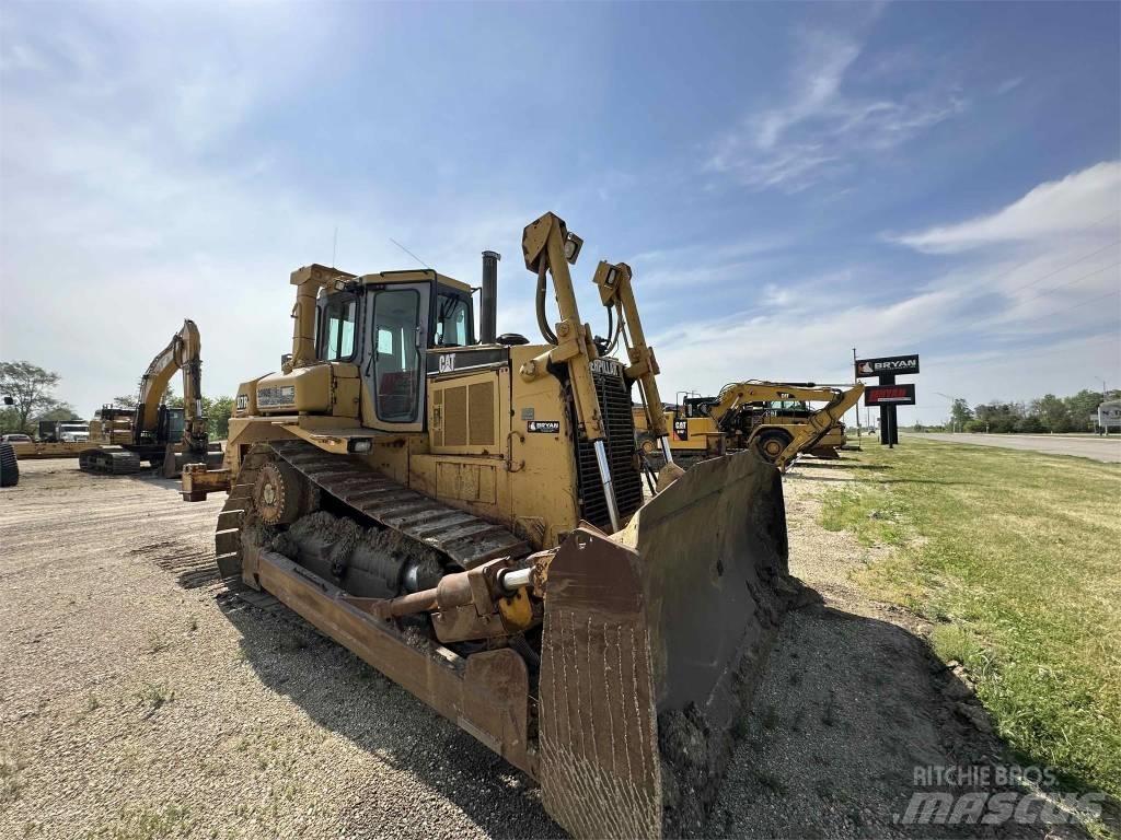 CAT D7R Telaketjupuskutraktorit
