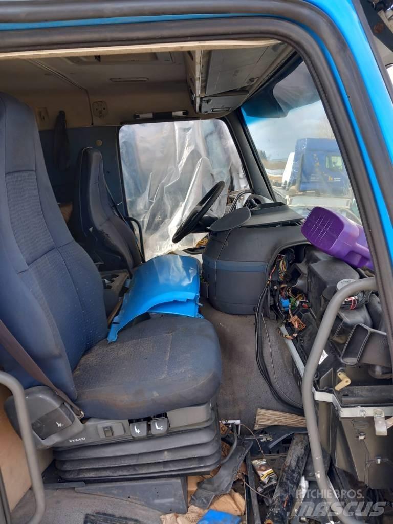 Volvo FM 9.320 Ohjaamot ja sisustat