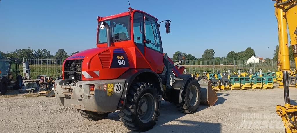 Komatsu WA 90 Pyöräkuormaajat