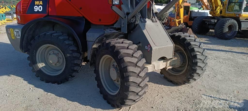 Komatsu WA 90 Pyöräkuormaajat