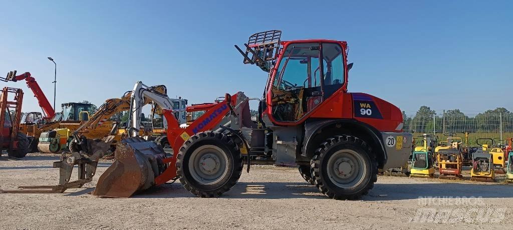 Komatsu WA 90 Pyöräkuormaajat