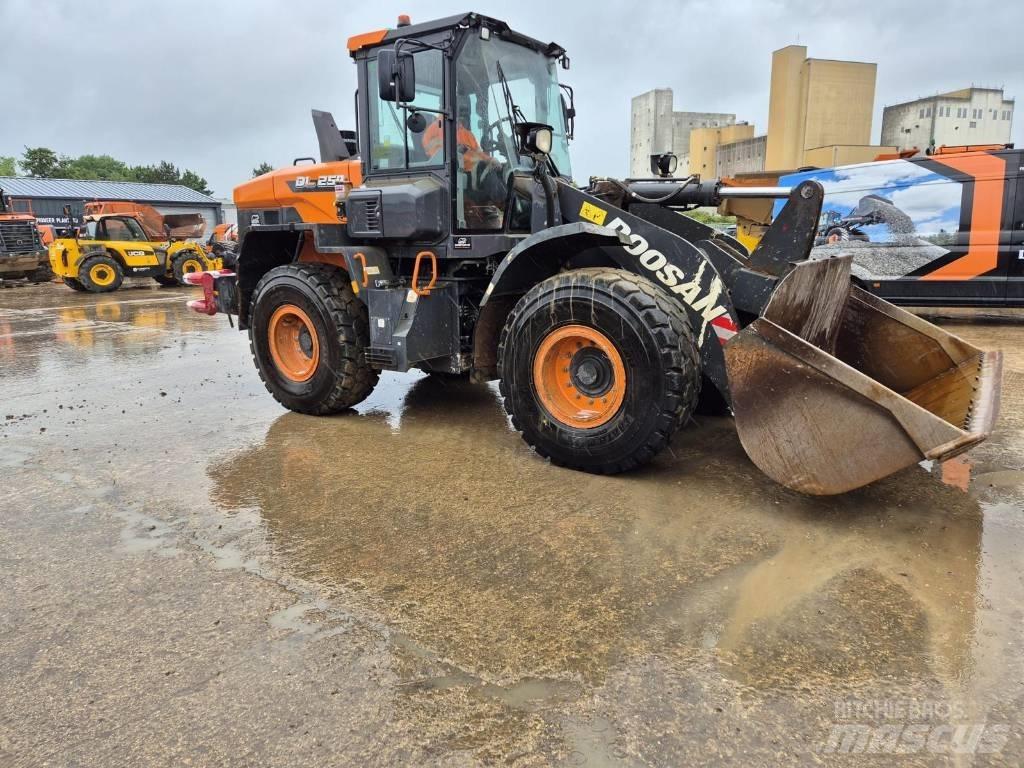 Doosan DL 250-7 Pyöräkuormaajat