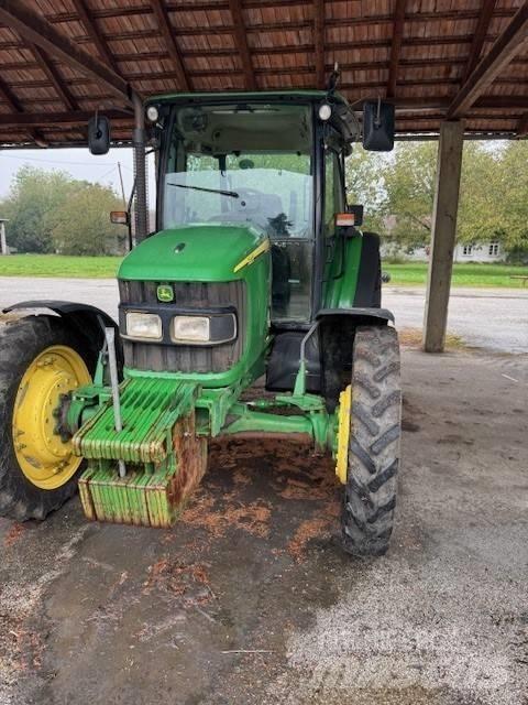 John Deere 5820 Traktorit