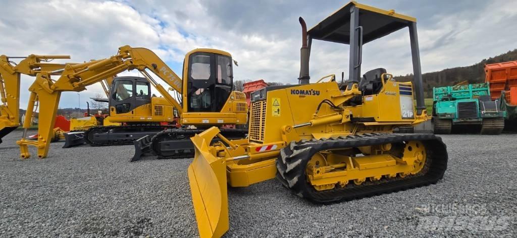 Komatsu D 21 P-8 Telaketjupuskutraktorit