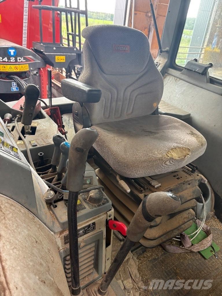 Valtra 8350 Traktorit
