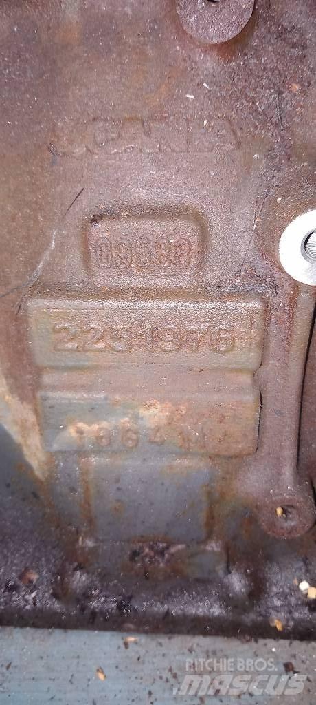 Scania P 360.  2251976 Moottorit
