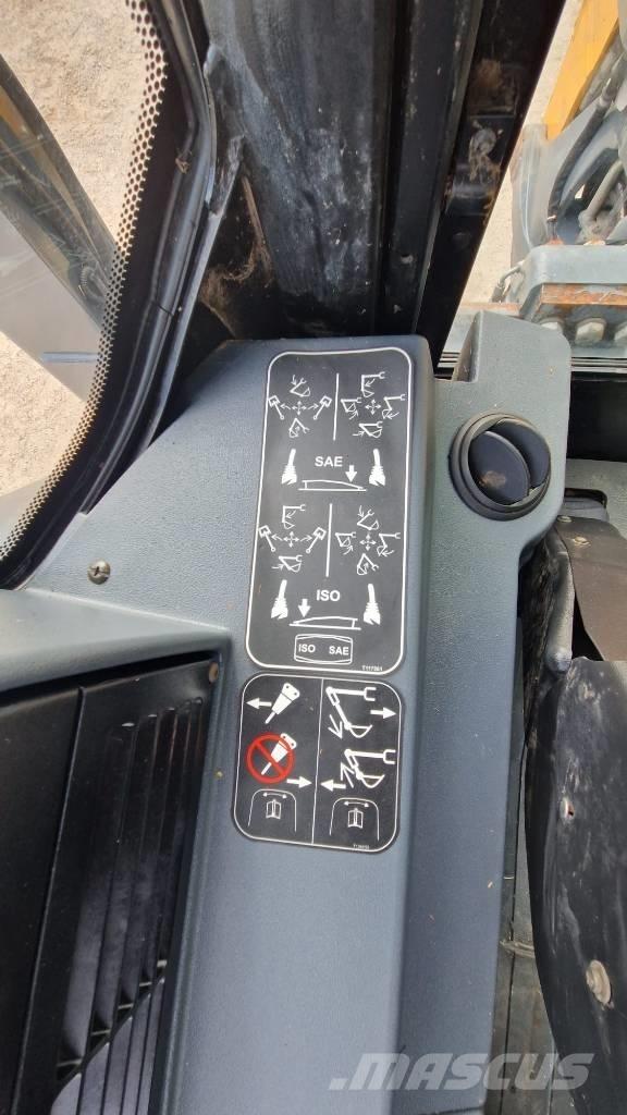Terex TLB 890 Kaivurikuormaajat