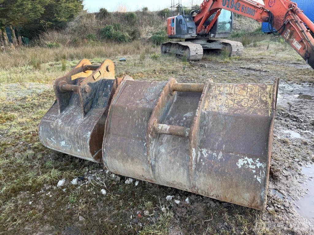 Hitachi ZX225USRLC-3 Telakaivukoneet