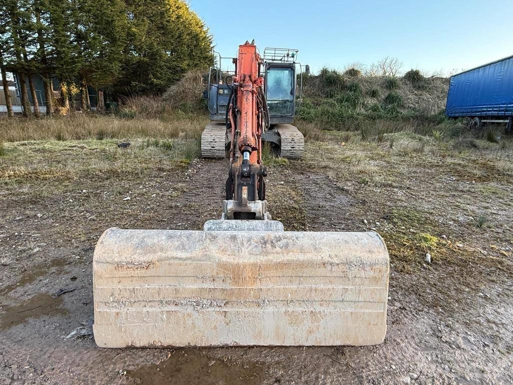 Hitachi ZX225USRLC-3 Telakaivukoneet