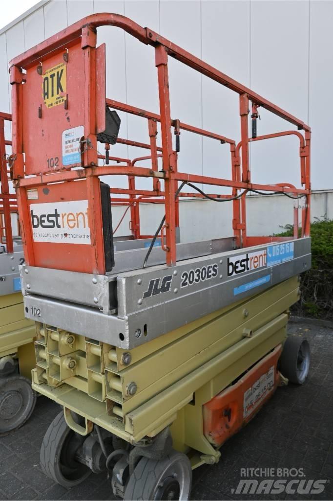 JLG 2030ES Saksilavat