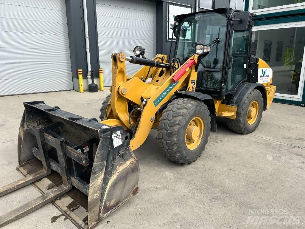 CAT 906 Liukuohjatut kuormaajat