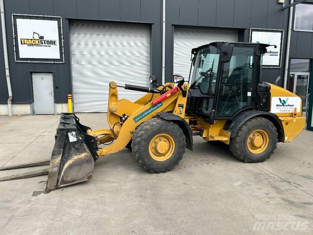 CAT 906 Liukuohjatut kuormaajat