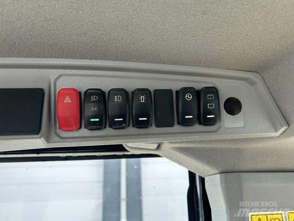 CAT 906 Liukuohjatut kuormaajat