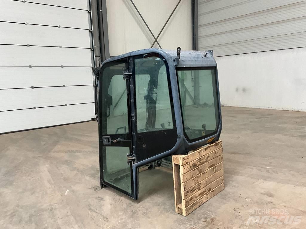 Kubota U 27-4 Ohjaamo ja sisusta