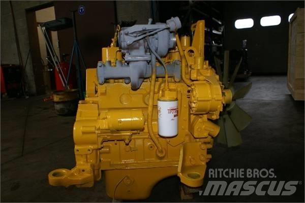 Komatsu SA4D102E Moottorit