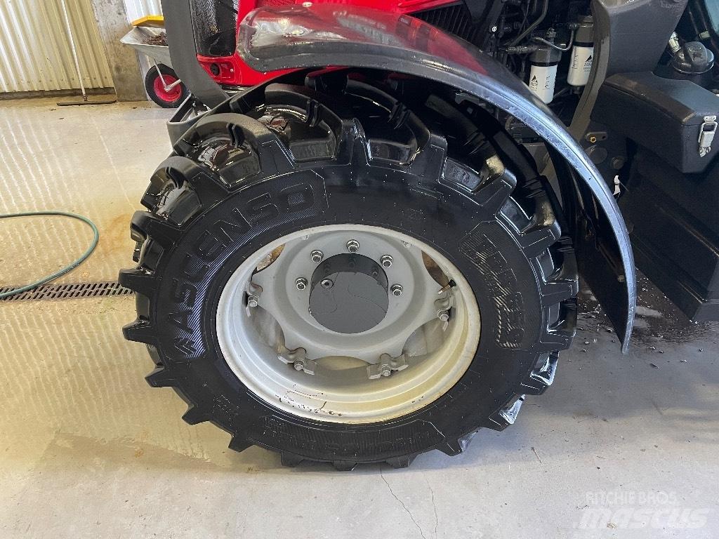 Massey Ferguson 5713 Traktorit