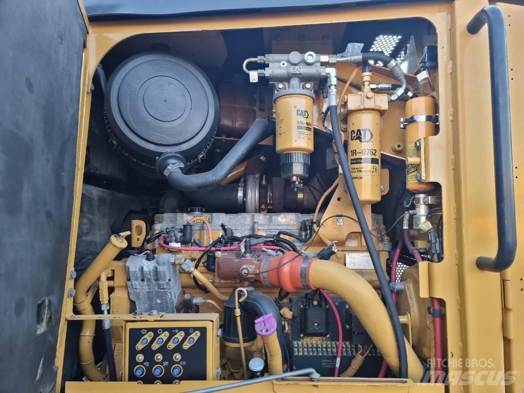 CAT 160 M Tiehöylät