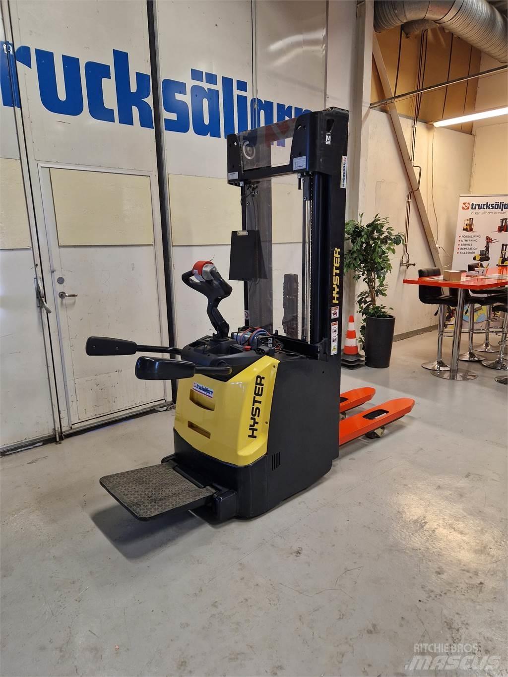 Hyster S1.4S IL Käyden ajettavat pinoamistrukit