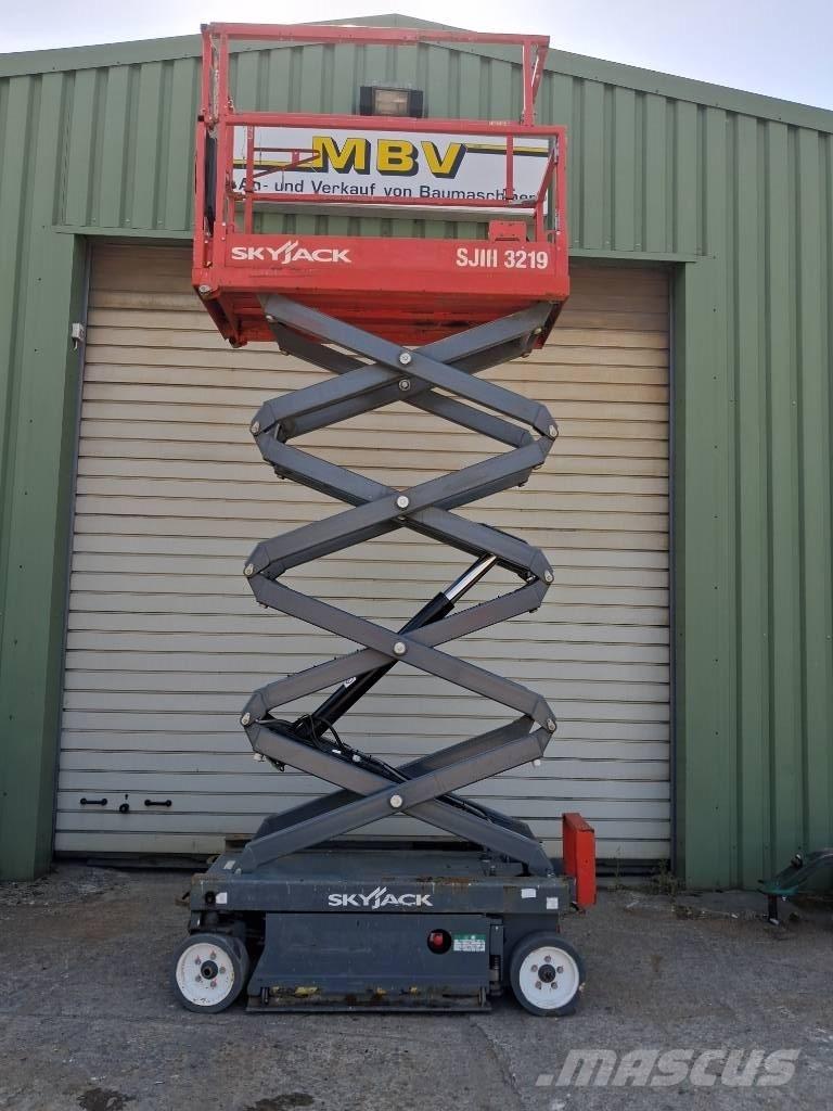 SkyJack SJ III 3219 Saksilavat