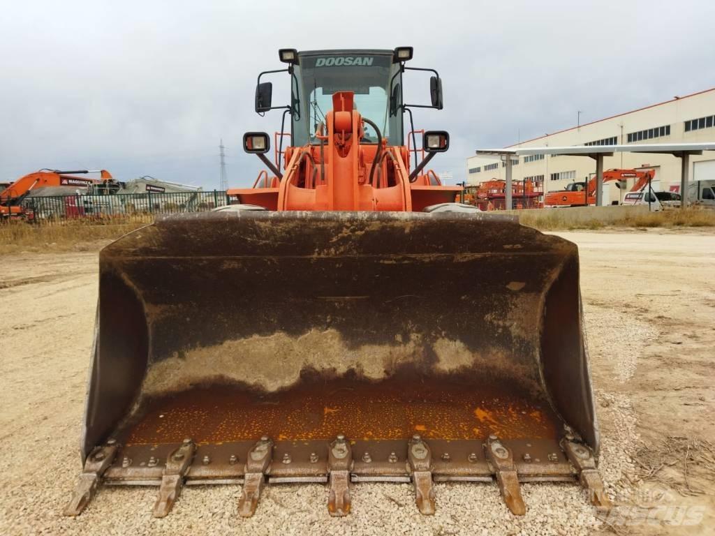 Doosan DL 300 Pyöräkuormaajat