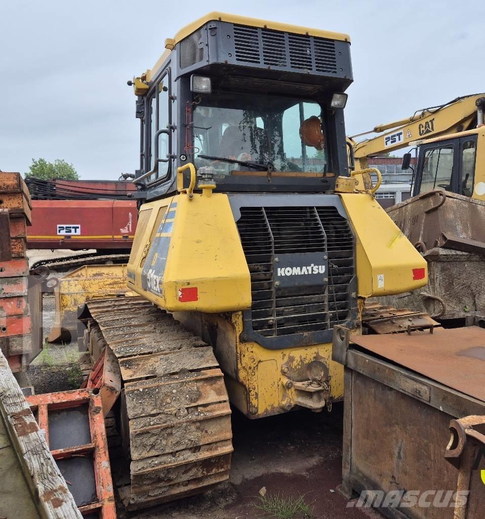 Komatsu D 51 EX-22 Telaketjupuskutraktorit