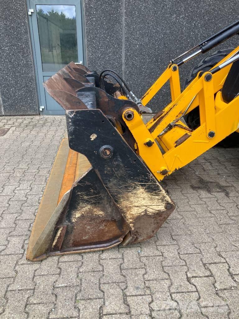JCB 4 CX Kaivurikuormaajat