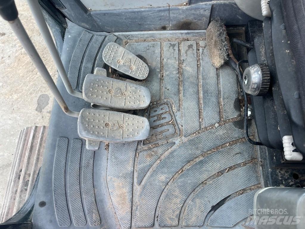 JCB JS 130 Telakaivukoneet