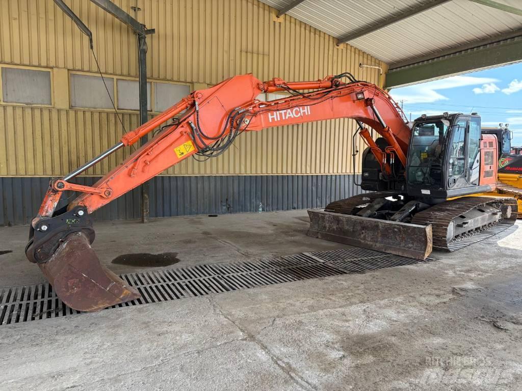 Hitachi ZX 225 Telakaivukoneet