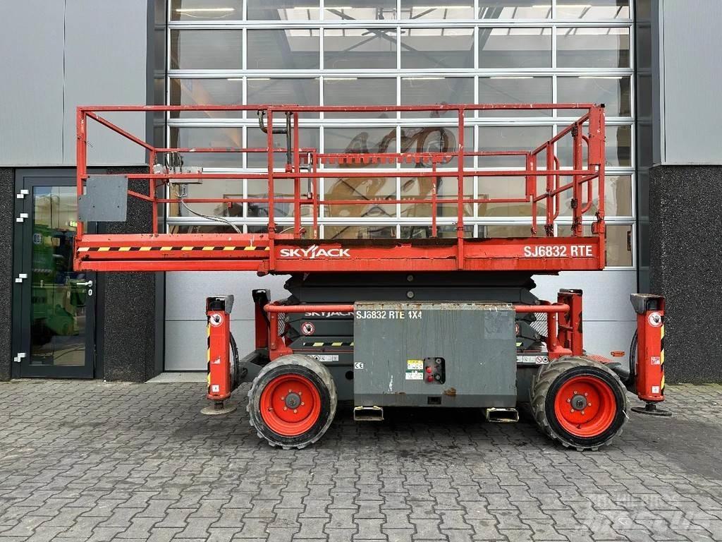 SkyJack SJ6832 RTE Saksilavat