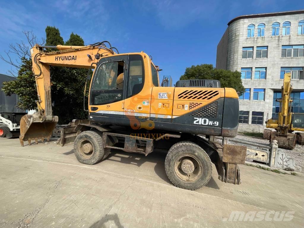 Hyundai R210W-9 Pyöräkaivukoneet