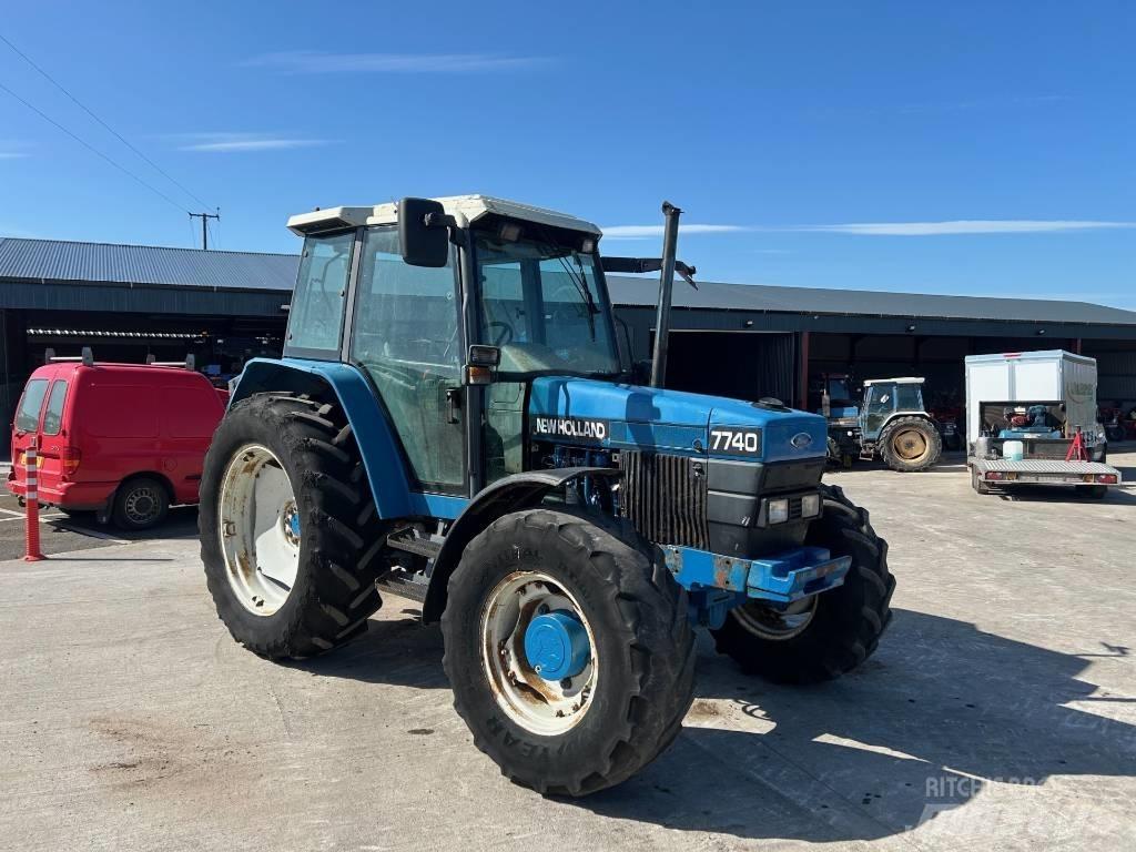 New Holland 7740 Traktorit
