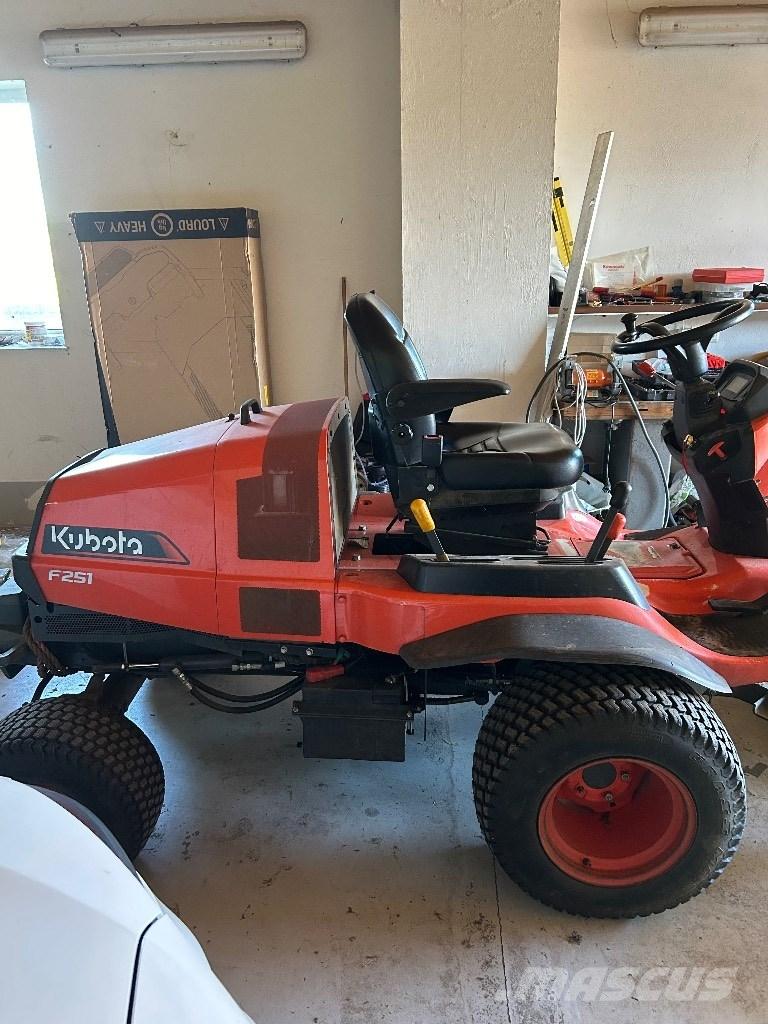 Kubota F 251 Pyörillä varustetut leikkurit