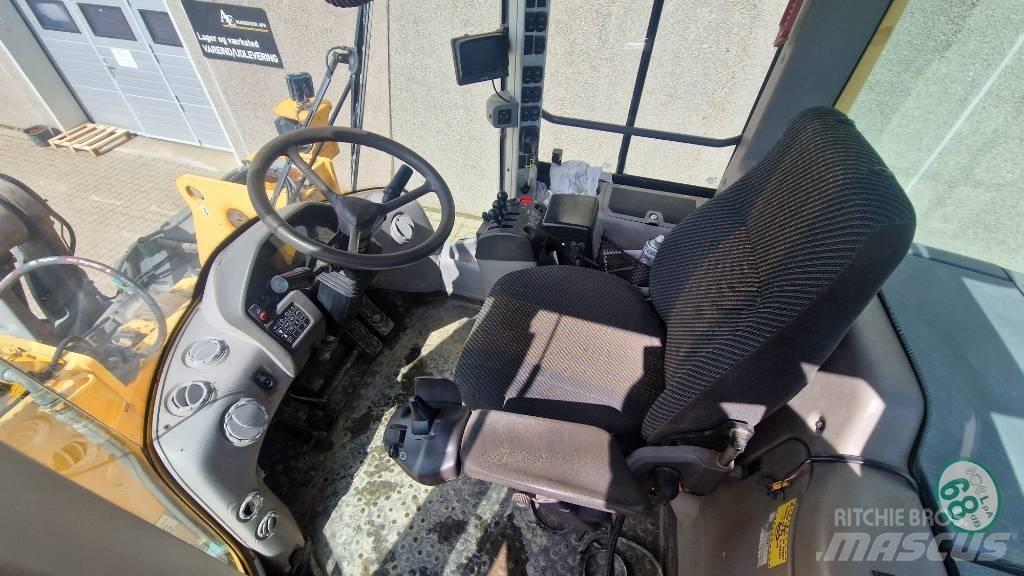 Volvo L 120 F Pyöräkuormaajat