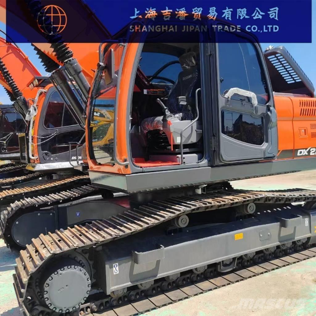 Doosan DX 225 Telakaivukoneet