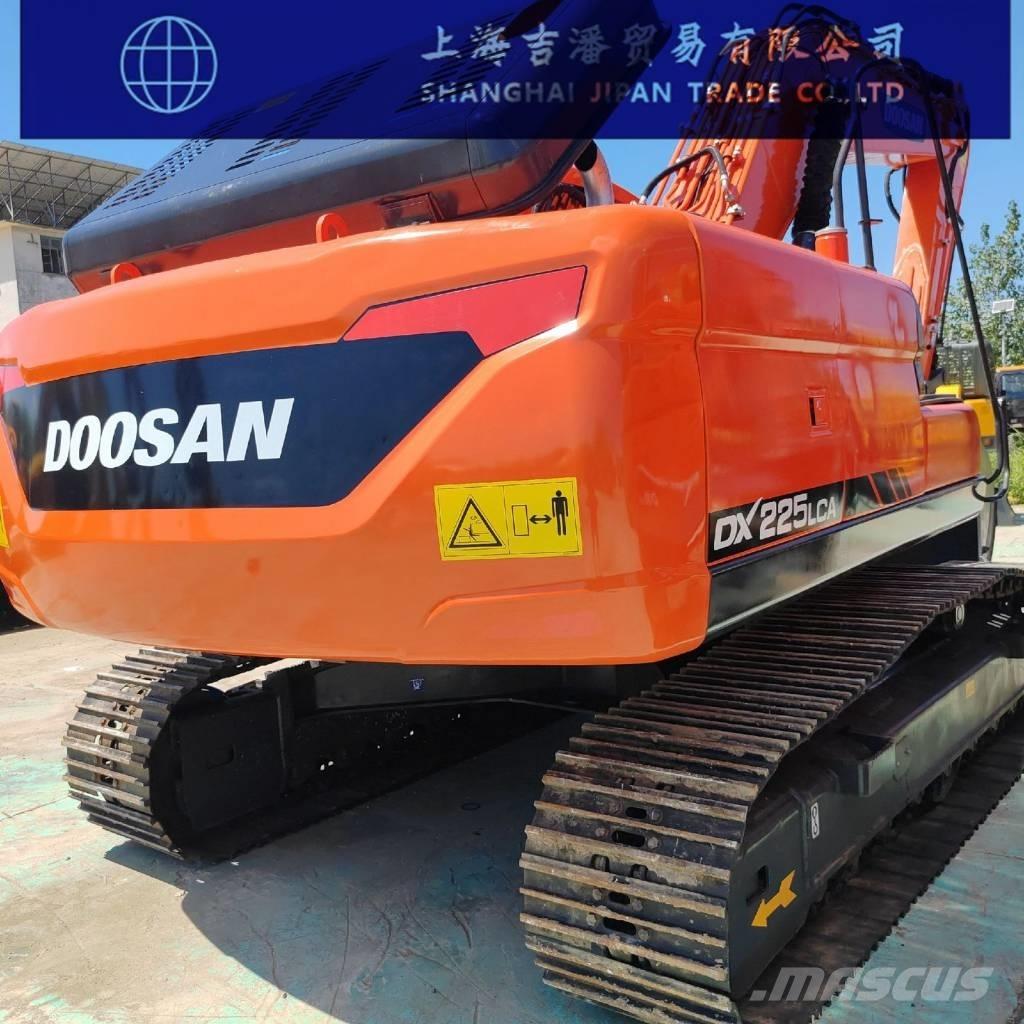 Doosan DX 225 Telakaivukoneet