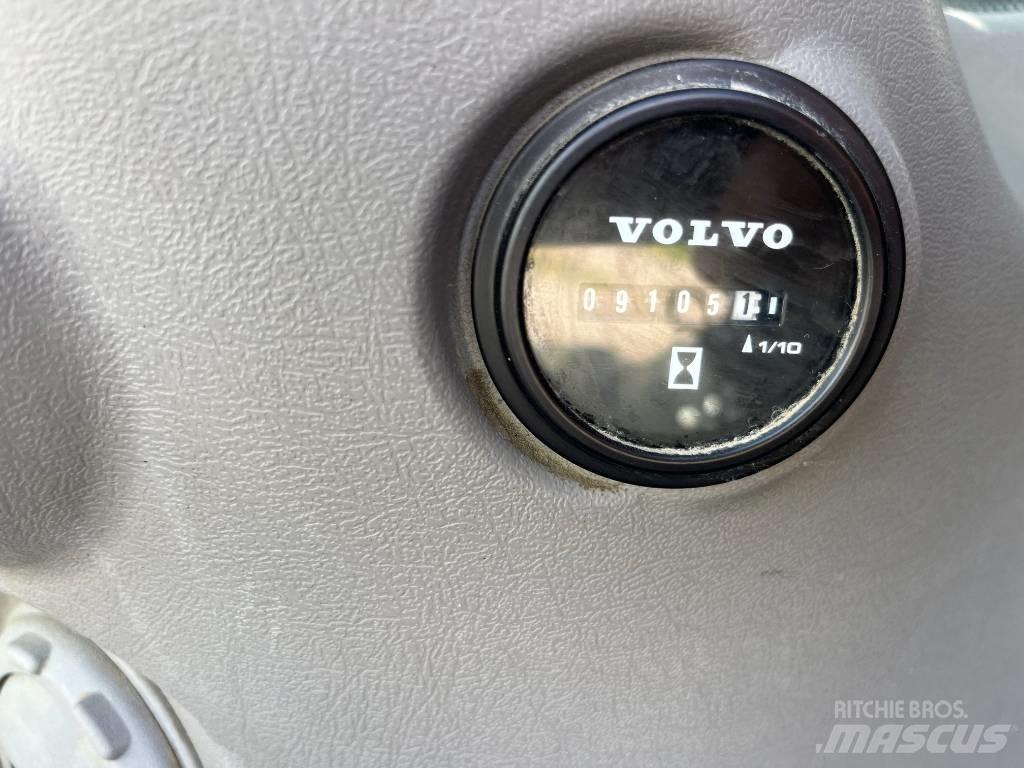 Volvo EC 300 EL Telakaivukoneet