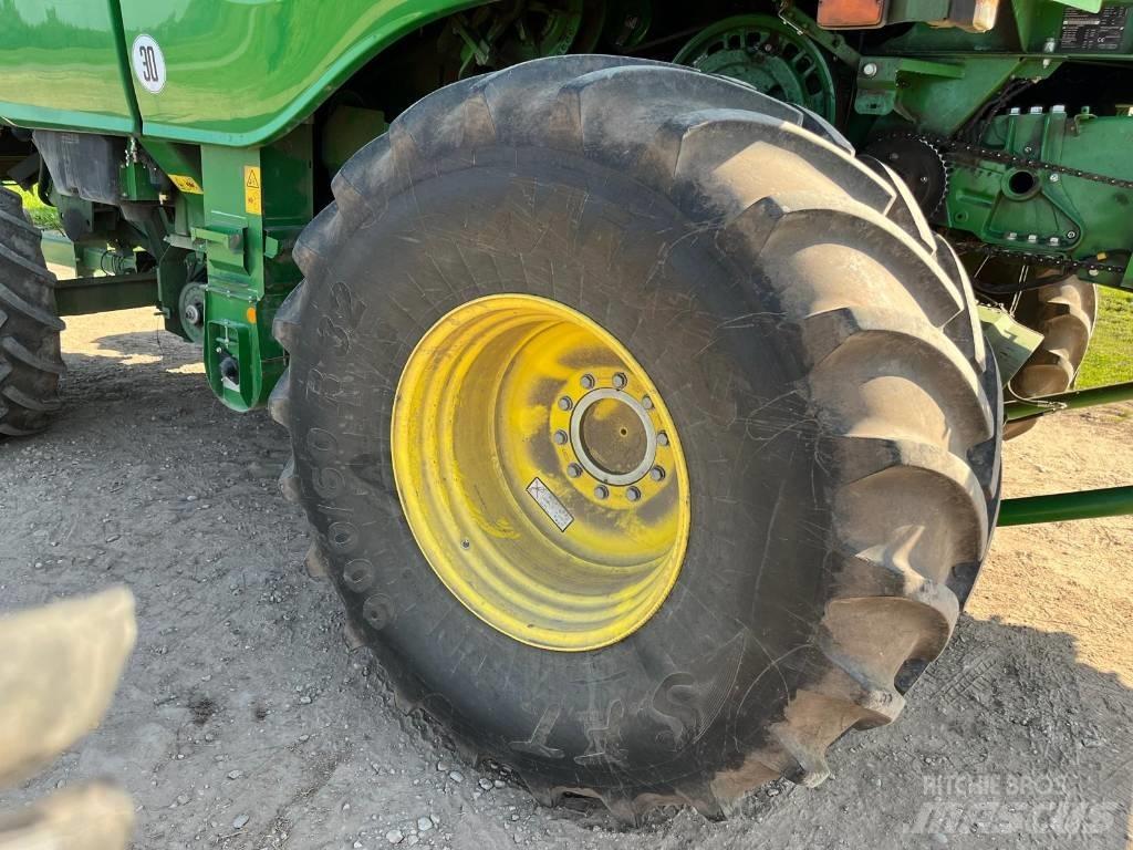 John Deere W 650 i Leikkuupuimurit
