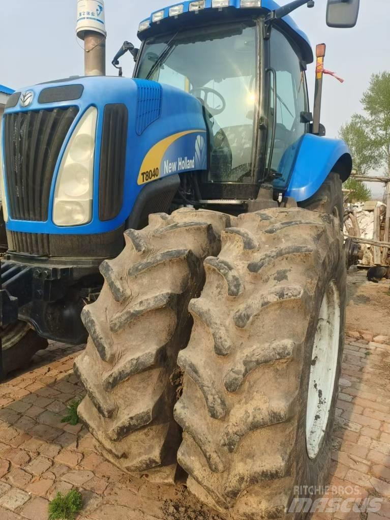 New Holland T8040 Traktorit