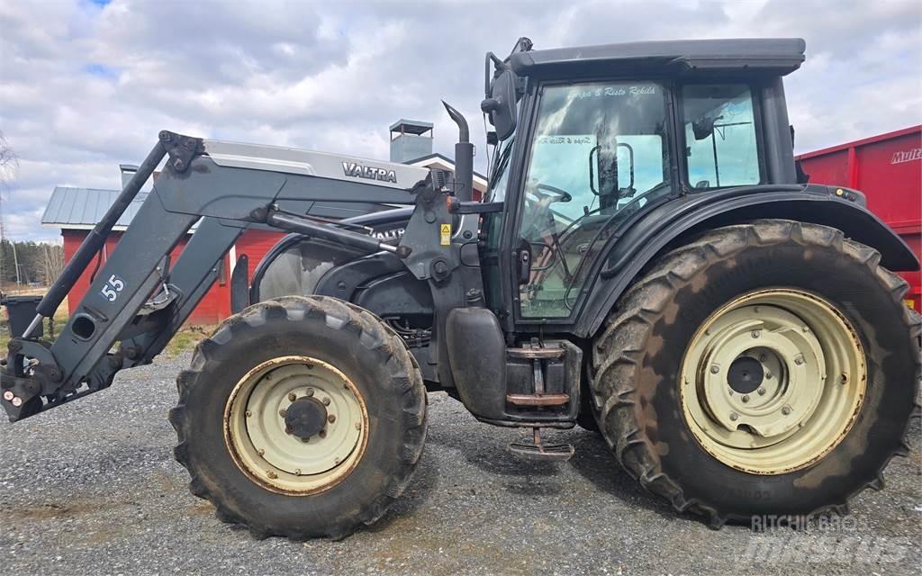 Valtra N141 HiTech Traktorit