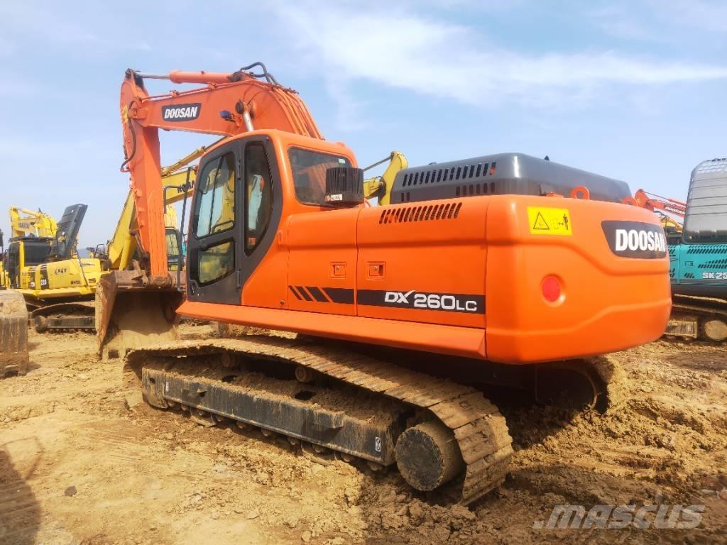 Doosan DX260LC Telakaivukoneet