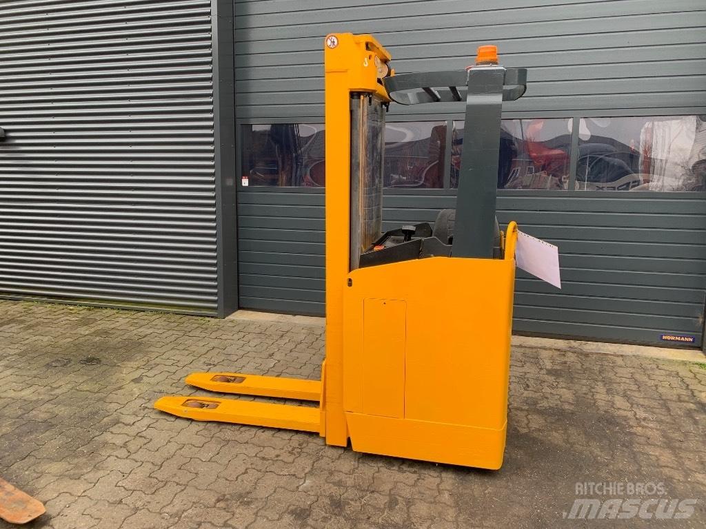 Jungheinrich ESC316 Työntömastotrukit