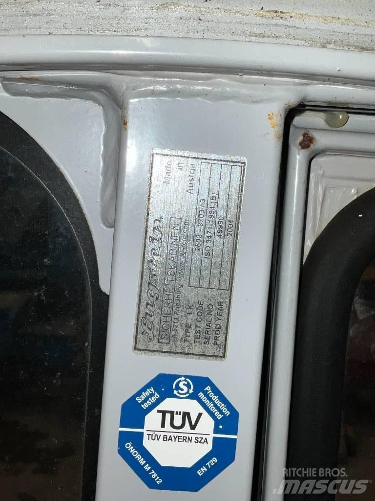Neuson 2503 / 3503 Ohjaamo ja sisusta